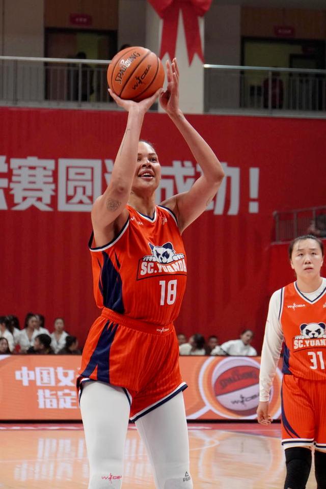 乐鱼体育-坎贝奇“两双”带领四川女篮力克WCBA领头羊