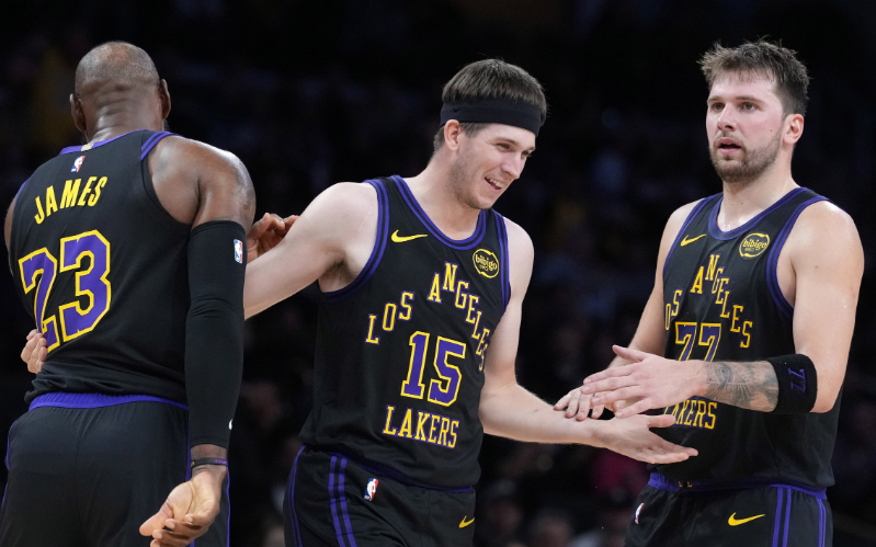乐鱼体育登录入口-31分11板11助！就在今天，一项由科比保持的NBA纪录被卢卡打破了